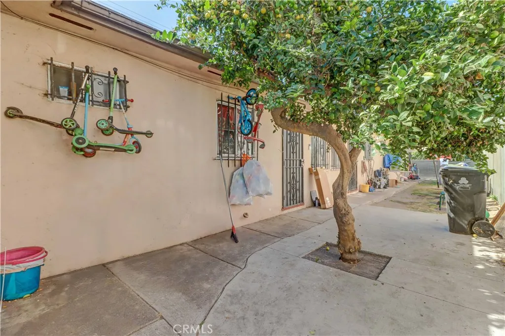 601 E 79th Street, Los Angeles, California 90001 home-pic-13